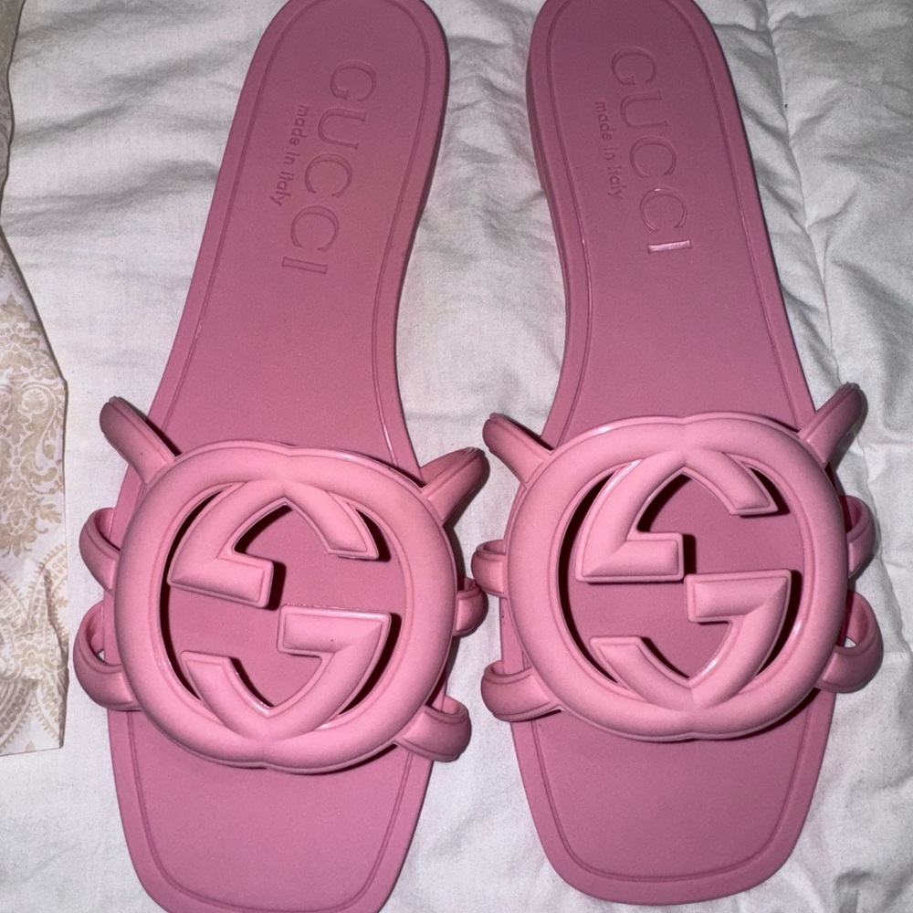 Gucci pink slides